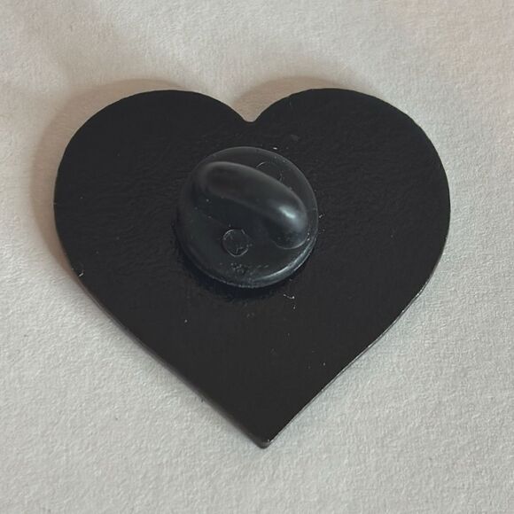 Disney’s The Nightmare Before Christmas Jack Skellington Booty Heart Lapel Pin - Picture 2 of 3